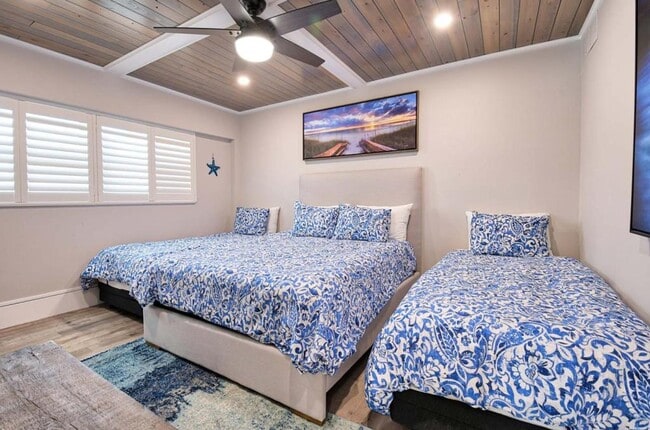 Building Photo - 1977 Gulf Shore Blvd N