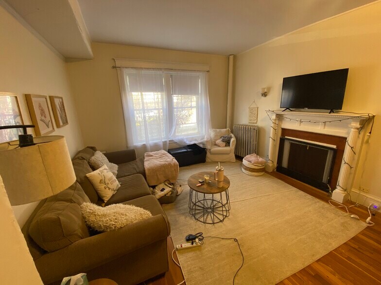 Primary Photo - 116 Englewood Ave