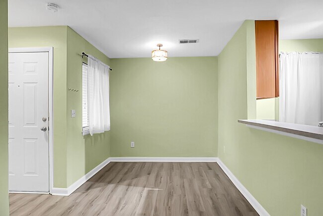 Building Photo - 278 Alexandra Dr