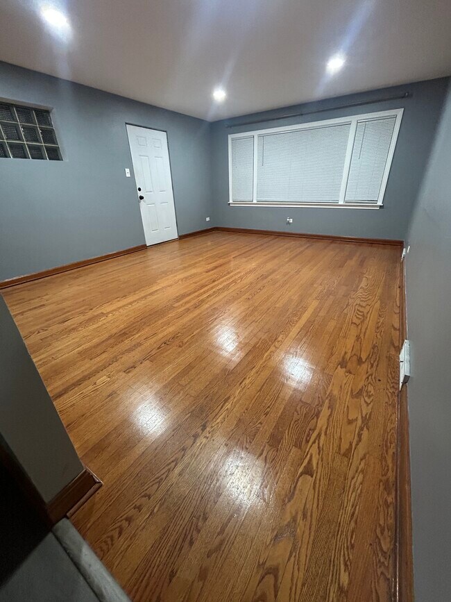 Building Photo - 4347 Custer Ave