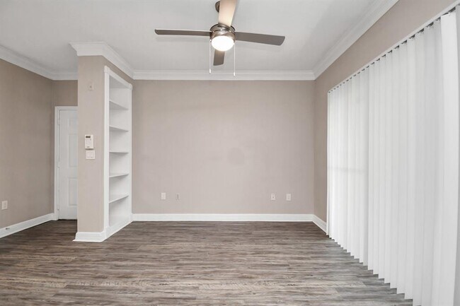 Building Photo - 3225 Woodland Park Dr
