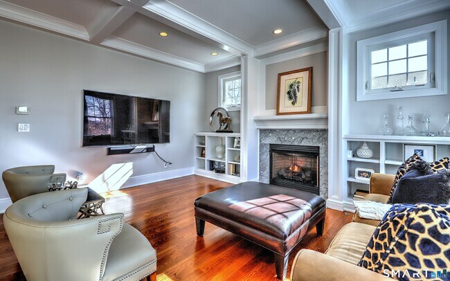 Building Photo - 30 Narrow St