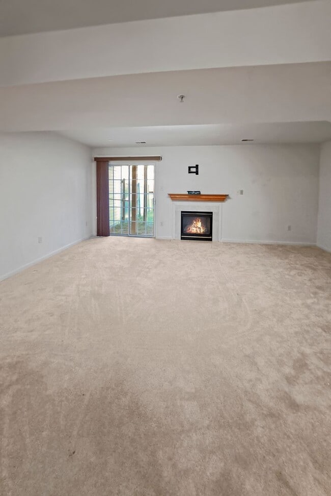 Building Photo - 3074 Esser Pl