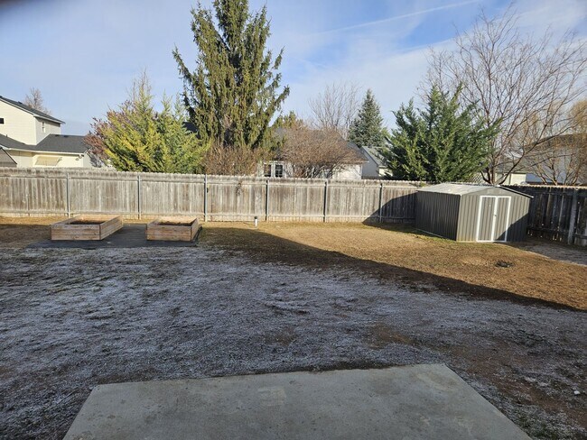 Building Photo - Welcome to this stunning 3-bedroom, 2.5-bathroom home located in the vibrant city of Nampa, ID.