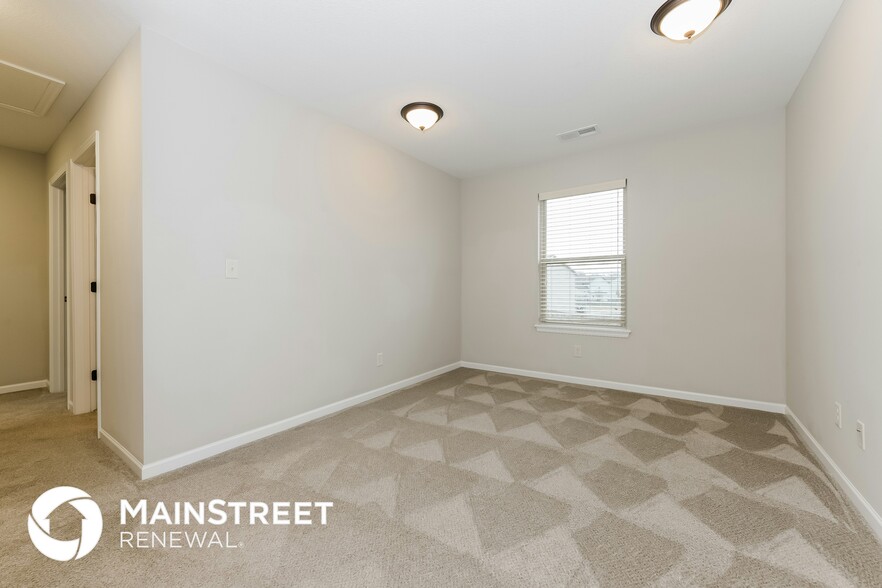 Building Photo - 523 S Poplar St