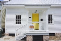 Building Photo - 2 BED | 2 BATH | HISTORIC DISTRICT | GATED BACKYARD WITH PORCH