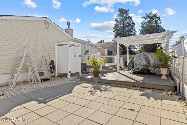 Building Photo - 4 Cedar Crest Dr