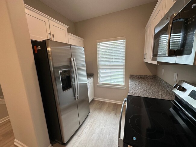 Building Photo - Brand New Townhome In Shelbyville - MOVE I...