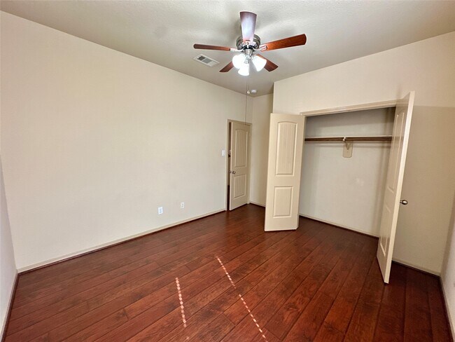 Building Photo - 6111 Grassy Haven Ln