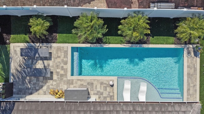 Building Photo - 875 SE 13th Ave