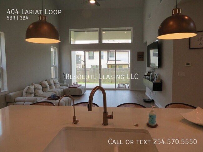 Building Photo - 404 Lariat Lp