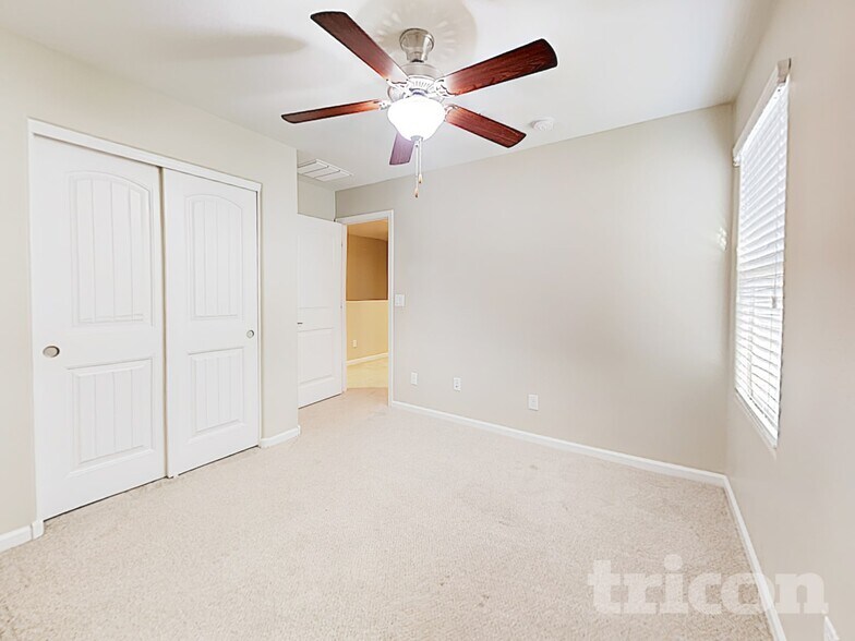 Building Photo - 12550 W Hummingbird Terrace