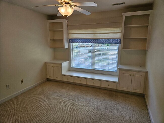 Building Photo - Fantastic 3br 2.5ba End Unit Townhome in North Raleigh! 1 Car Garage!