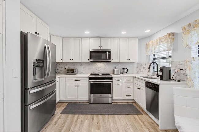 Building Photo - 5945 Parkwalk Dr