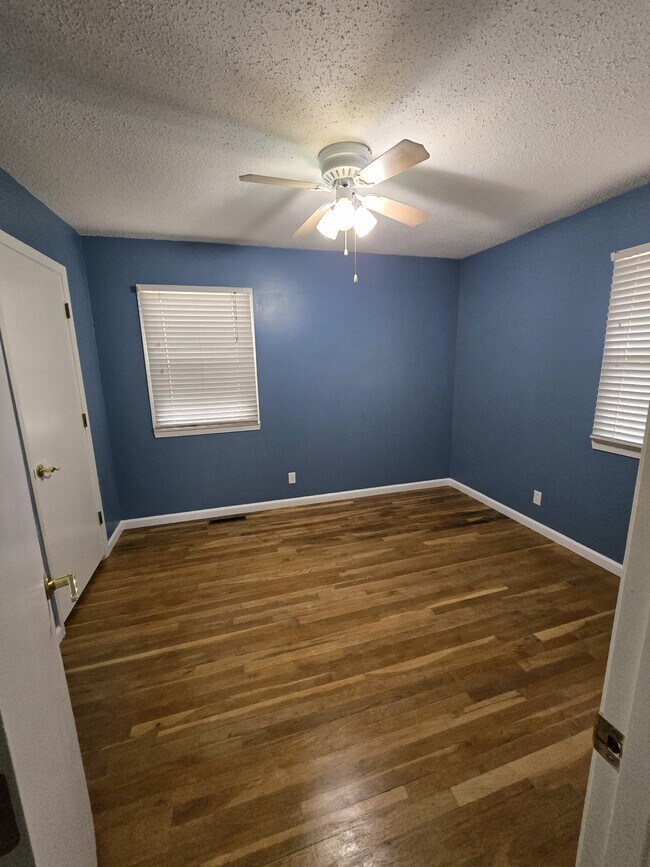 Building Photo - 7517 N Lydia Ave