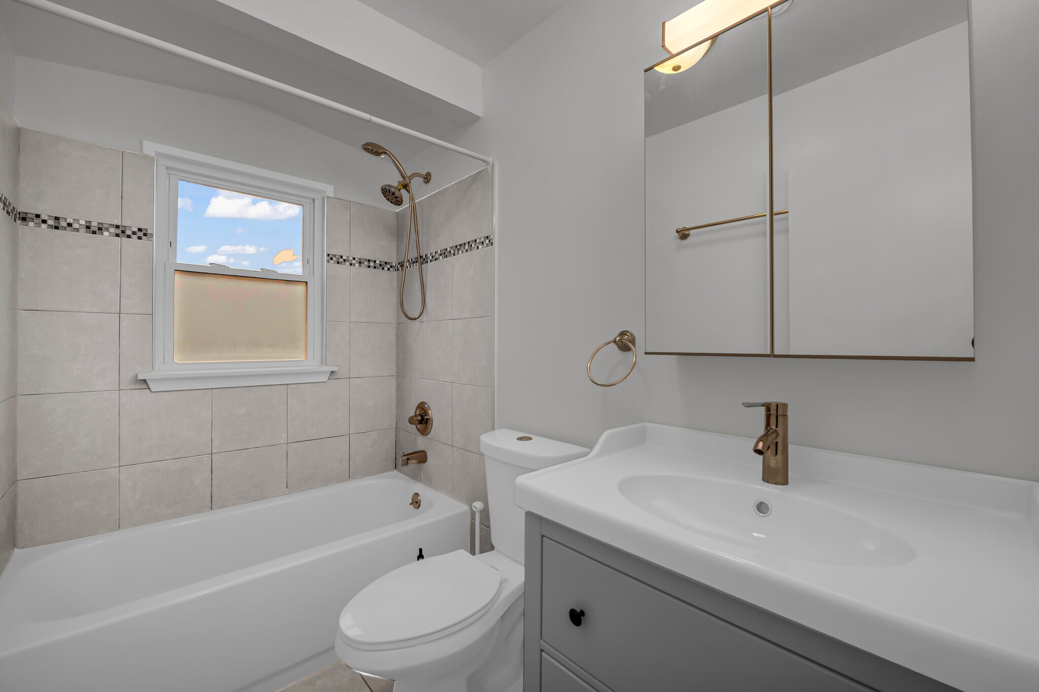 Building Photo - 1824 Wordsworth St