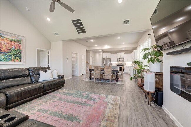 Building Photo - 3332 Flatiron Dr