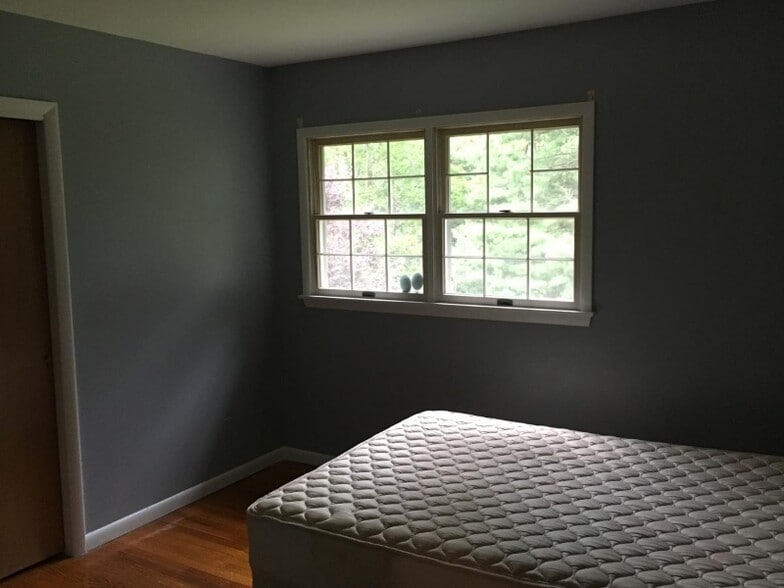 Building Photo - 58 Quaker Bridge Rd