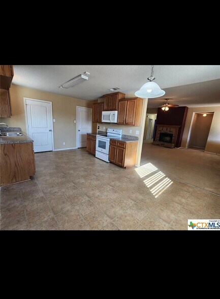 Building Photo - 3802 Clementine Dr