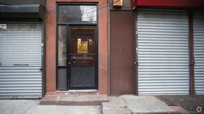 Building Photo - 183 Wilson St