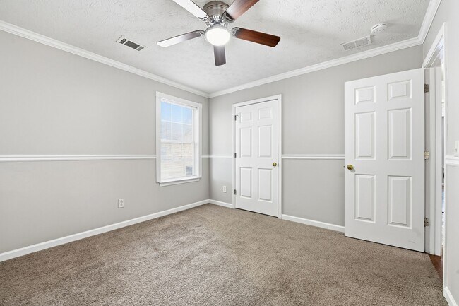 Building Photo - Ranch home with 4 bedrooms and a bonus room.