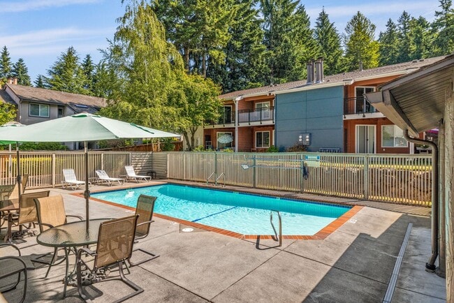 Building Photo - Large Remodeled 2bd, 1ba Condo Available in Totem Lake!