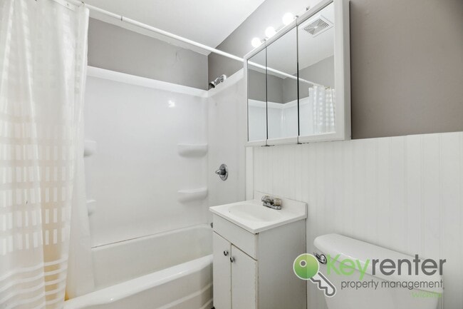 Building Photo - Charming 2bd/1ba close to local shopping and restaurants!