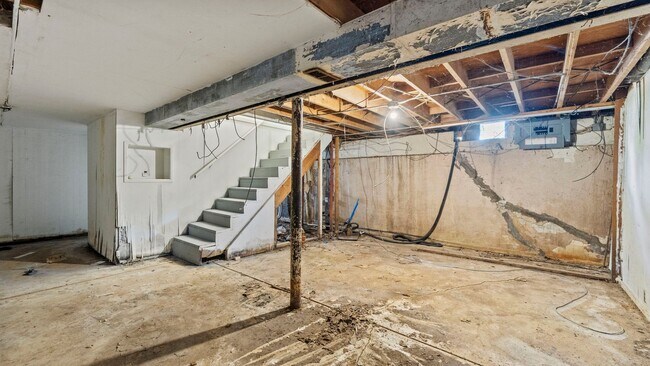 Building Photo - COMING SOON! 3 BEDROOM HOME!