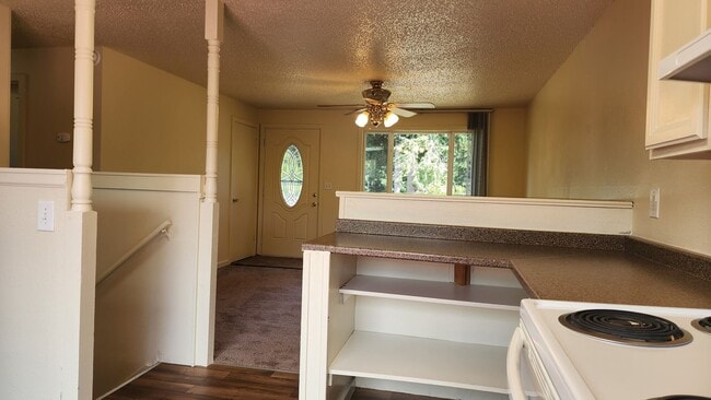 Building Photo - Steilacoom 4 Bedroom + Bonus Room!