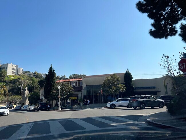 Building Photo - 6121 Glen Holly St