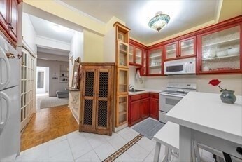 Primary Photo - 21 Beacon St