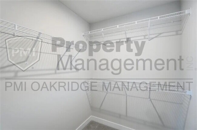 Building Photo - 3 Bed 3 1/2 Bath Single Family Home with Attached 2 Car Garage