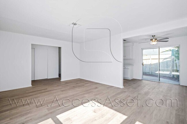 Building Photo - 41012 Beachwood Ave