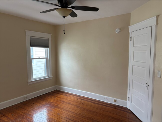 Building Photo - 52 Vine St