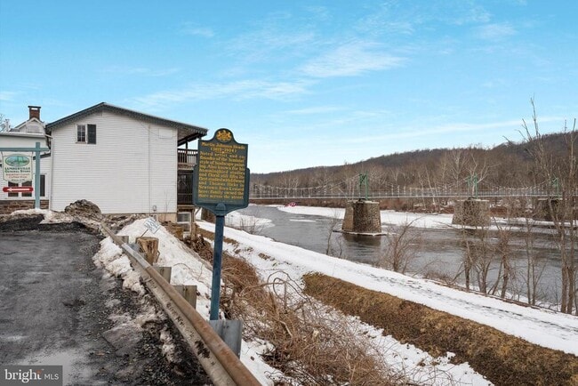 Building Photo - 3741 River Rd