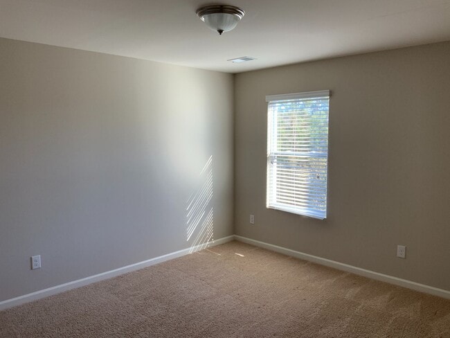 Building Photo - Chelsea Reserve  4 BR / 2.5 Ba / 2 family Room / 2 stories