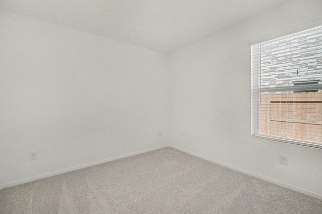 Building Photo - 6315 Linden Leaf Dr