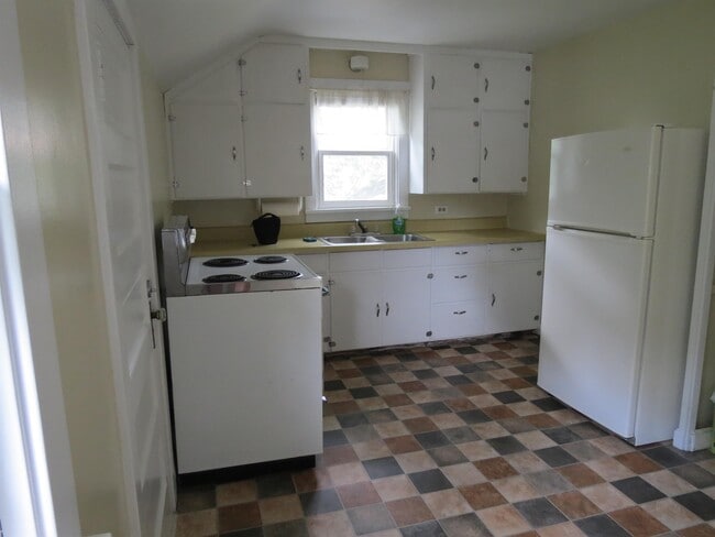 Building Photo - 616 Ripley Ave