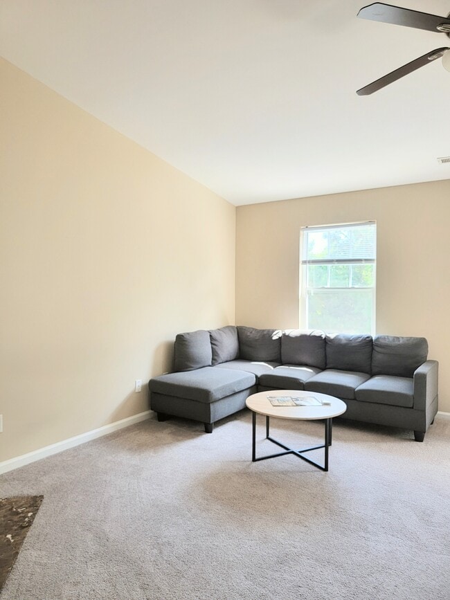 Building Photo - 2220 Valley Edge Dr