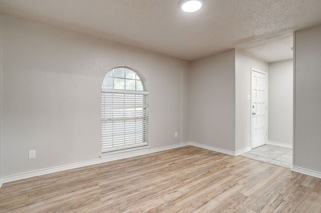 Building Photo - Move In Special - 1/2 off 1st months rent