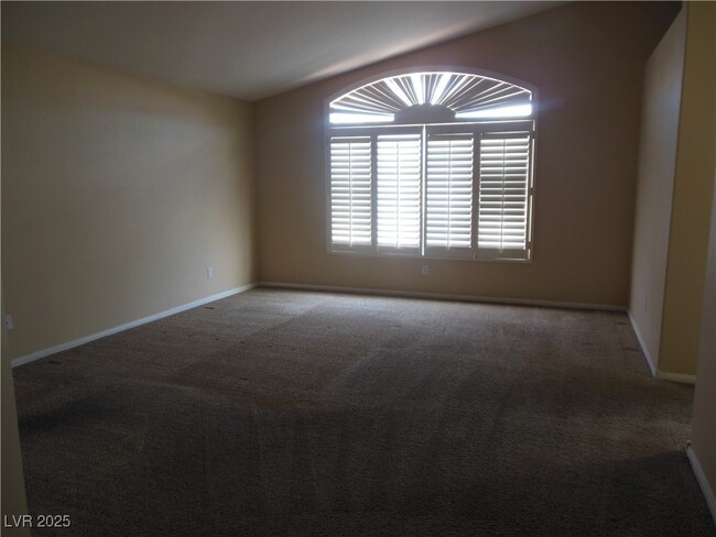 Building Photo - 9891 Sierra Canyon Way
