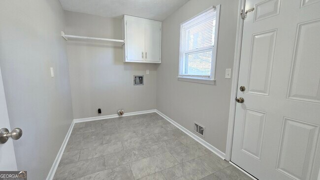 Building Photo - 4270 E Hamill Dr