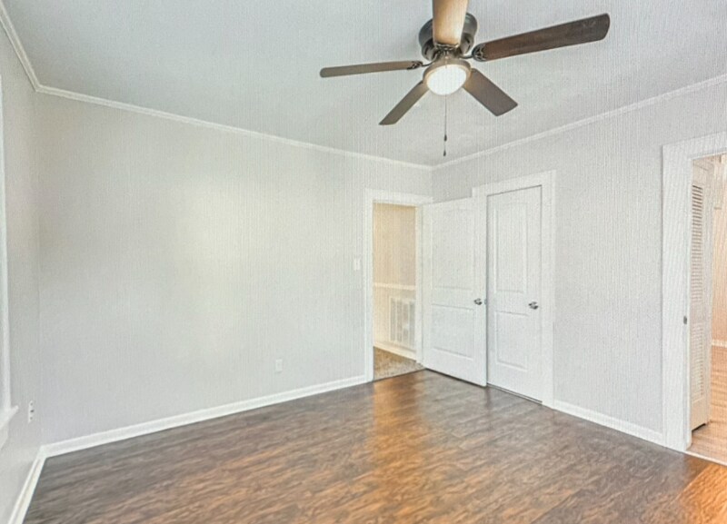 Building Photo - 208 W Lobit Ave