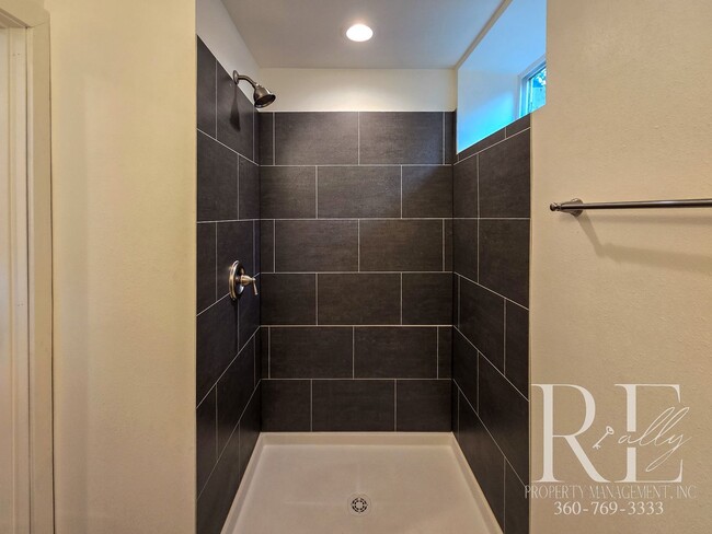 Building Photo - Cozy 1-Bed Duplex with Open Concept Living, Mini-Split Comfort & Apple Tree – Bremerton