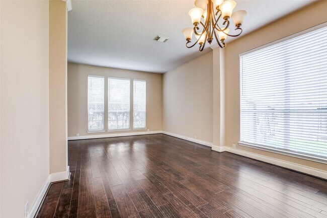 Building Photo - 2709 Sunhill Ct