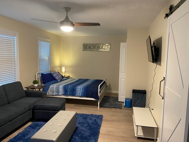 Building Photo - 405 Lossing Ave