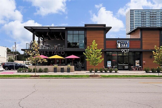 Building Photo - 1026 Van Buren St