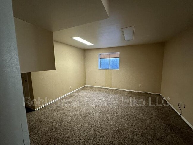 Building Photo - 1235 Dotta Dr