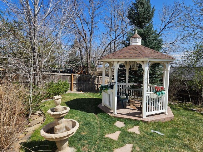Building Photo - 5 Bedroom/ 4 Bath Two-Story in Governors Place