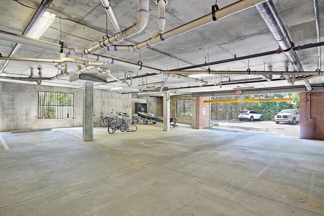 Building Photo - 2 Bedroom 2 Bathroom Condo at The Regatta ...